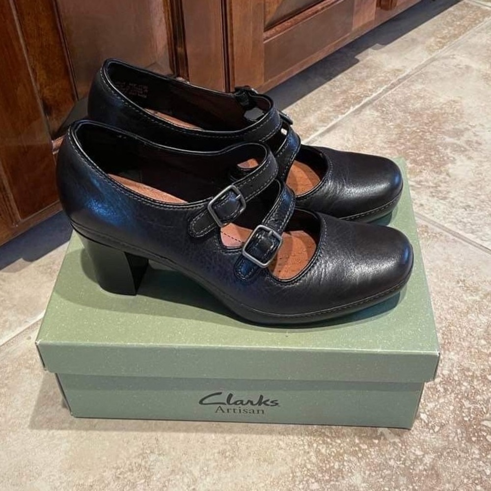 Comfy heeled Mary Jane shoes. Never worn (I have another pair!)